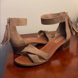 ** Steve Madden Beige 1” sandals!